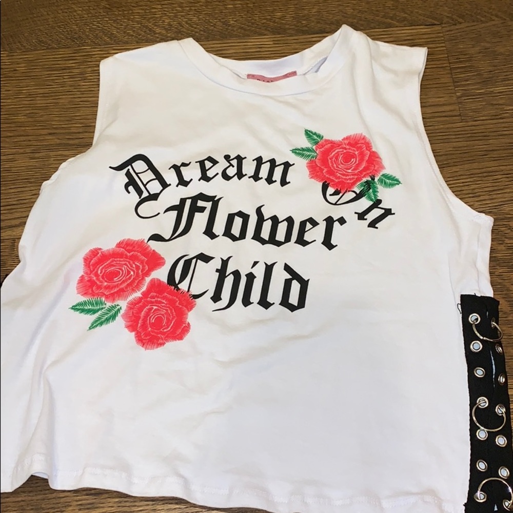 A short muscle cropped shirt